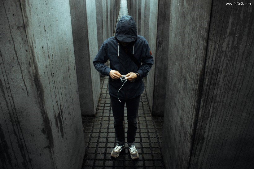 戴着帽子看不见脸的神秘人图片