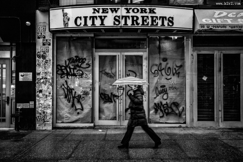 撑着伞的人图片大全