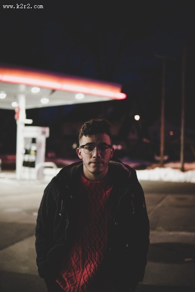 戴眼镜的文艺青年图片