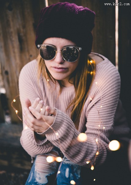 戴墨镜的美女图片