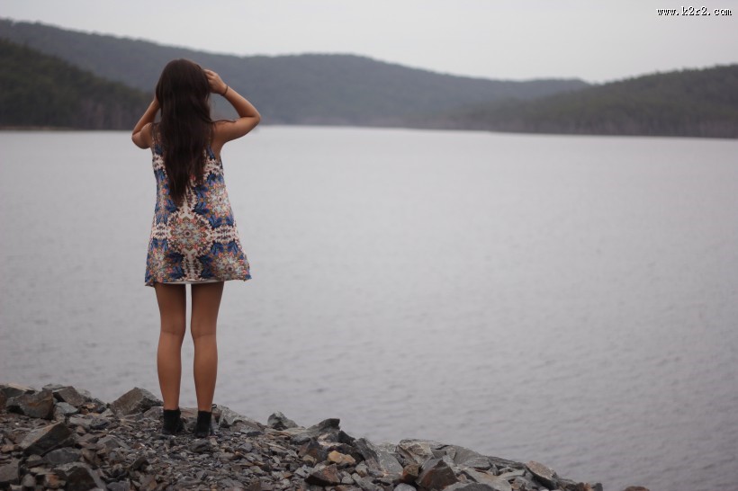 女孩苗条的背影图片