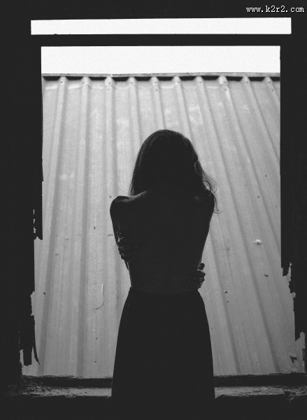 女孩苗条的背影图片