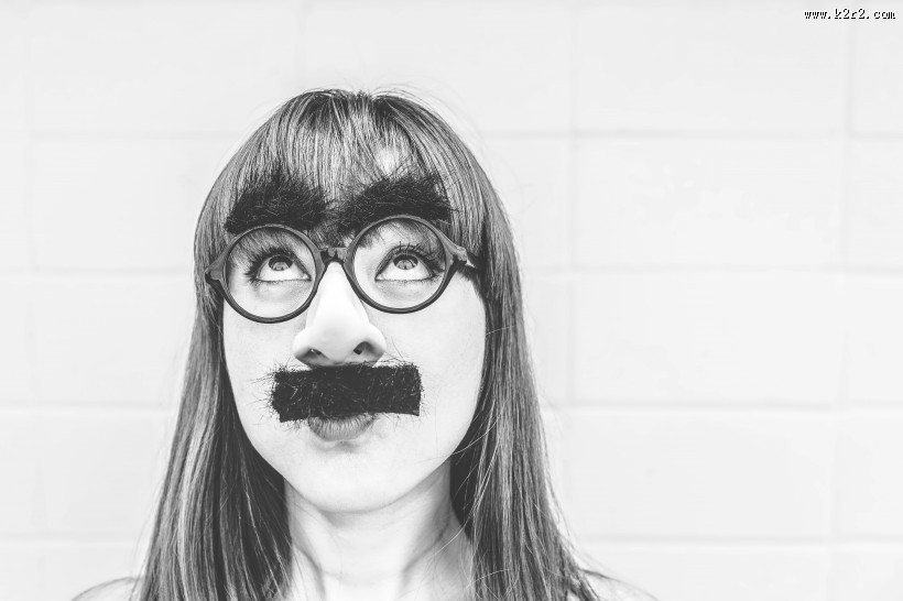 表情动作搞怪的人图片