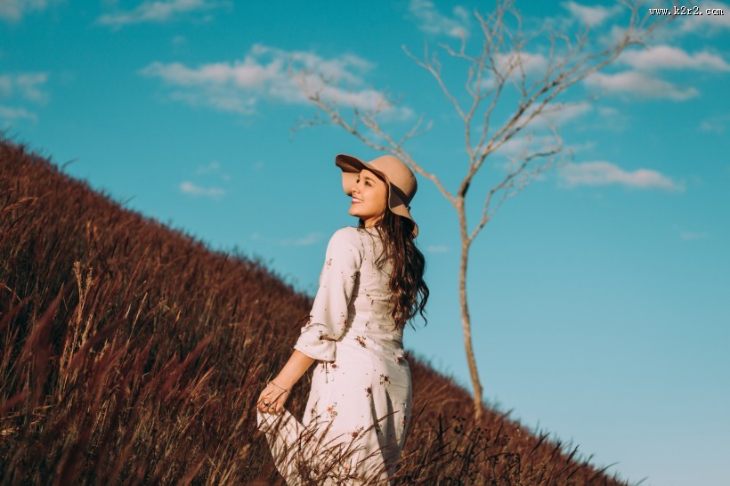 十分开心的女孩图片大全