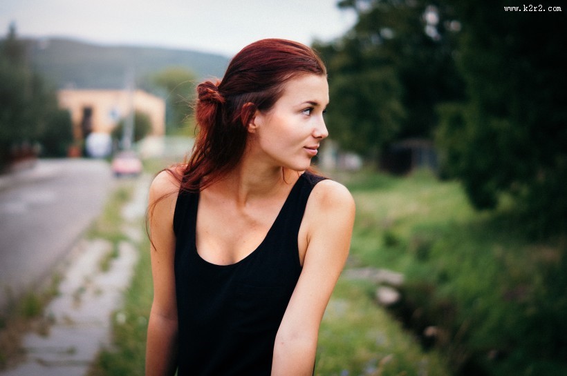 十分开心的女孩图片大全