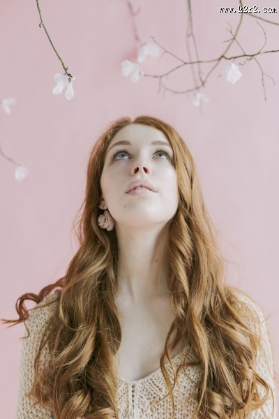 姿态各异的美女图片