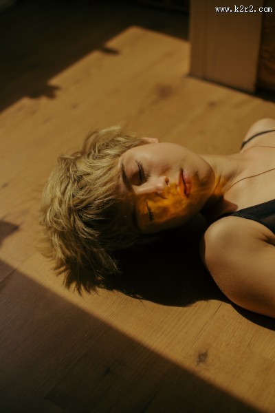 正在睡觉的美女图片