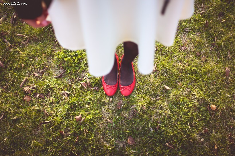 穿着鞋子的图片