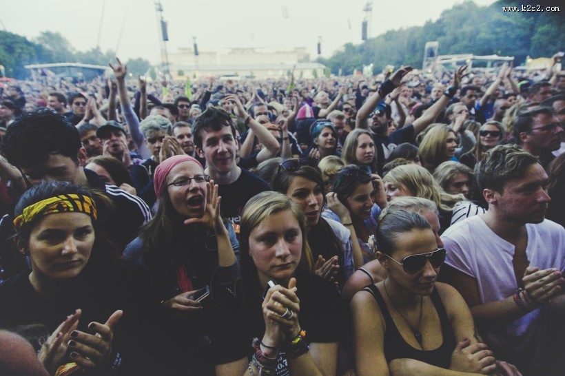 密集的人群图片