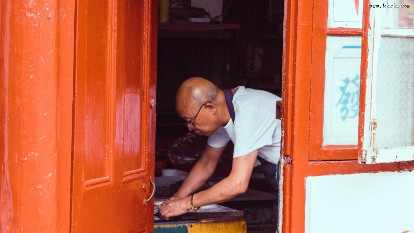 在工作的人们的图片