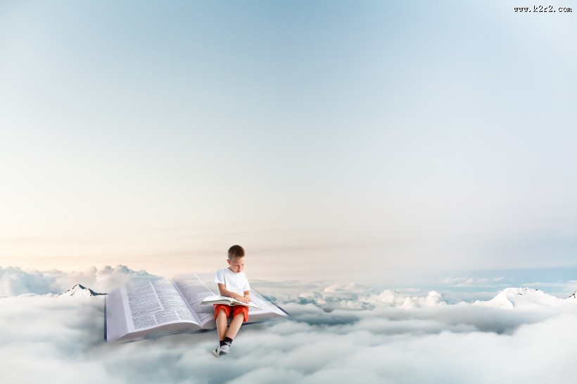 正在看书学习的人图片