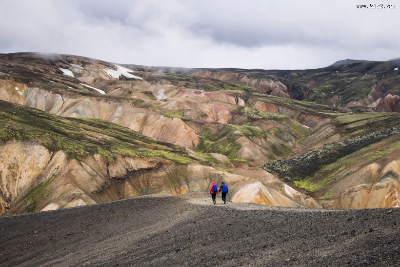 登山旅行的人物图片
