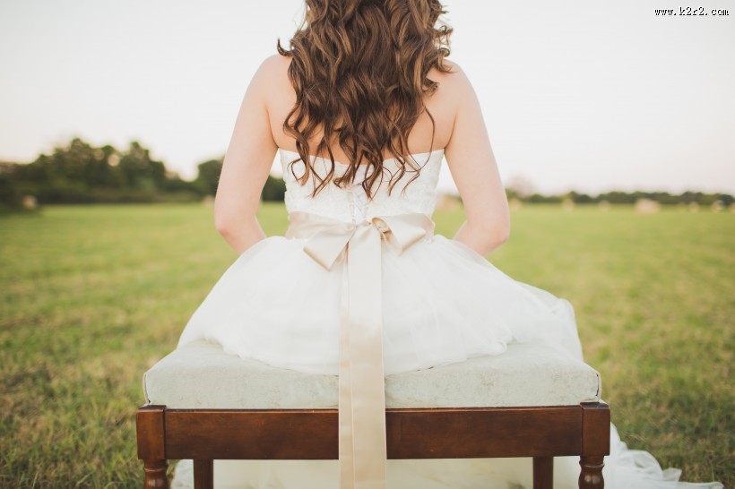 穿着婚纱的美丽新娘图片