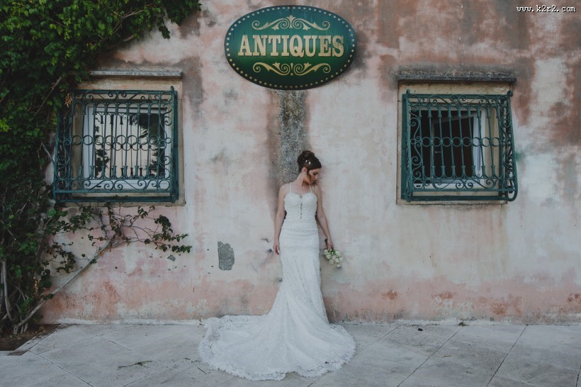 穿着婚纱的美丽新娘图片