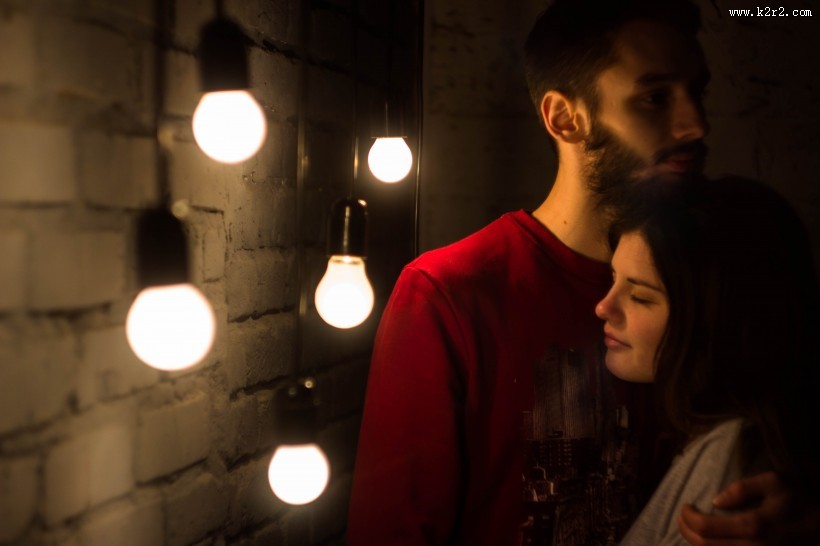 拥抱在一起的情侣图片大全