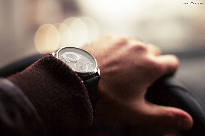 戴手表的手图片