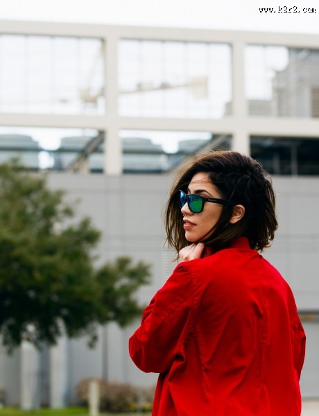 戴墨镜的女孩图片