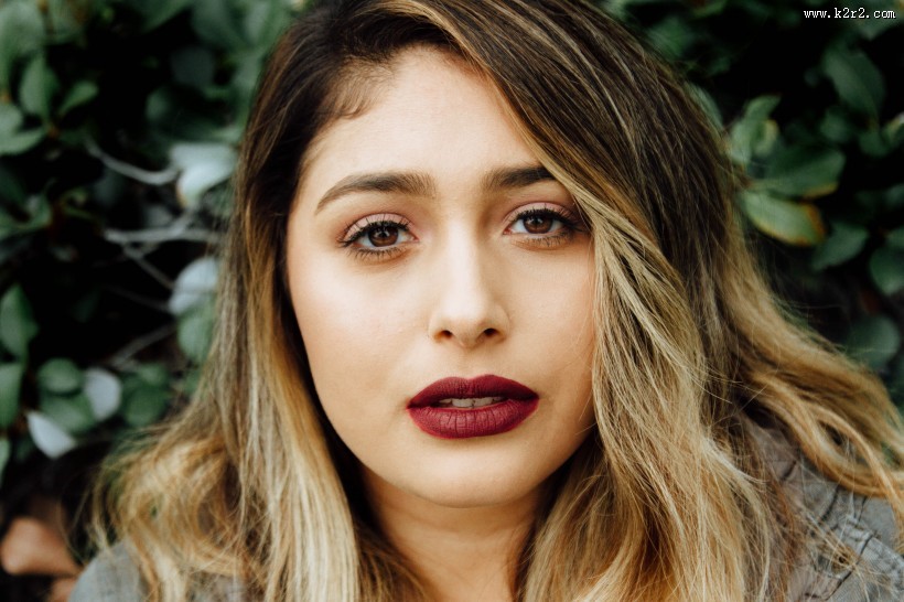 嘴唇的美女图片