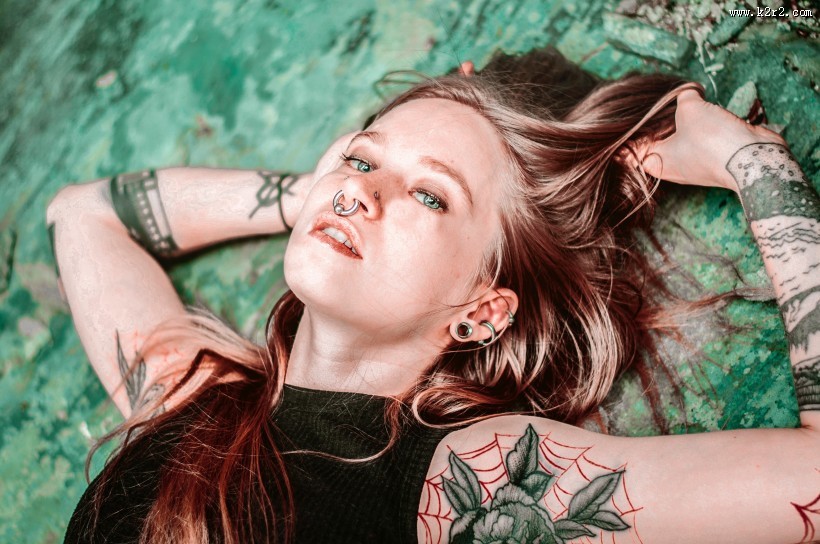 有纹身的美女图片