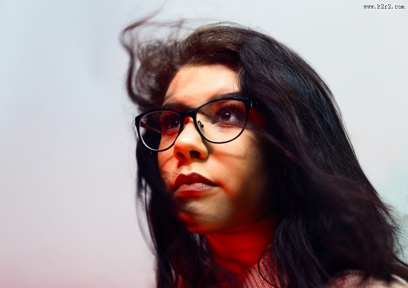 戴眼镜的美女图片大全