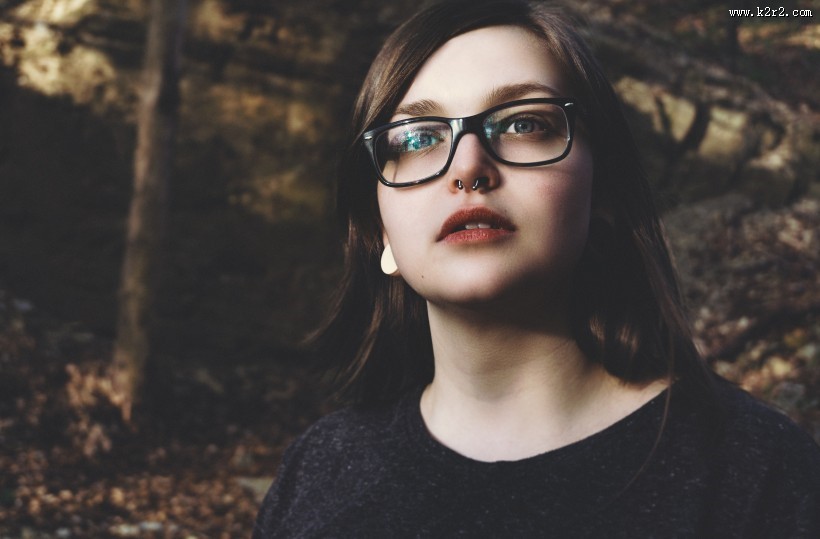 戴眼镜的美女图片大全