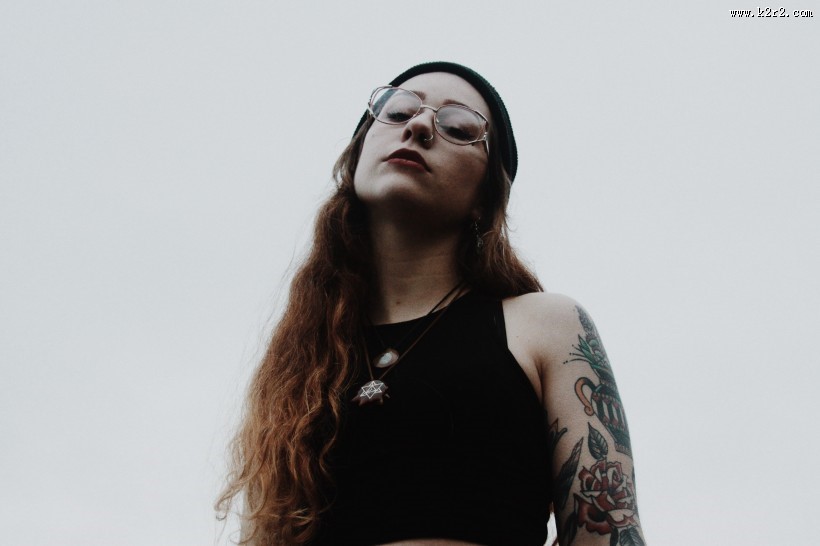 戴眼镜的美女图片大全