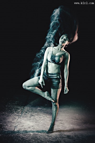 跳舞的女孩图片