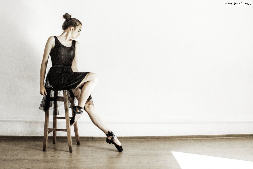 跳舞的女孩图片