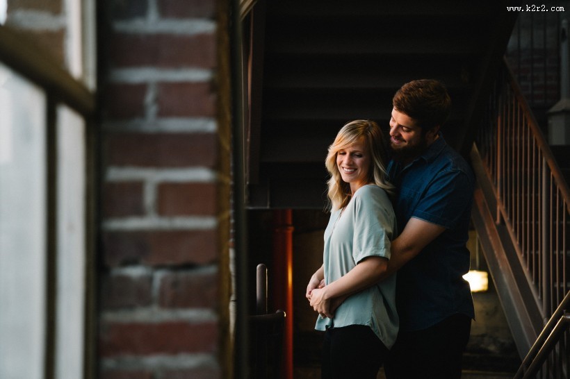 互相拥抱的恋人图片