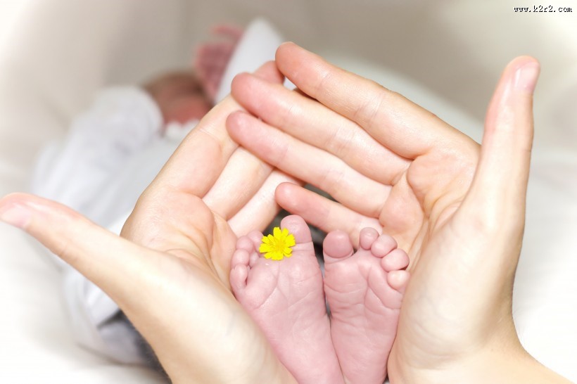 婴儿粉嫩的脚丫图片