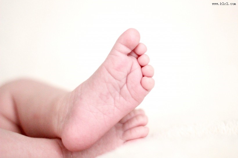 婴儿粉嫩的脚丫图片