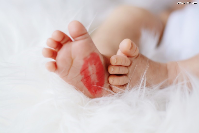 婴儿粉嫩的脚丫图片