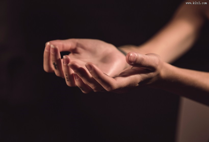 做各种手势动作的人图片