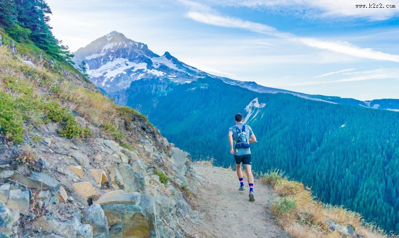 正在跑步的人图片