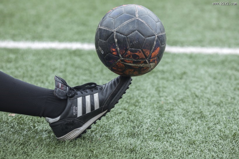 正在训练的足球运动员图片大全