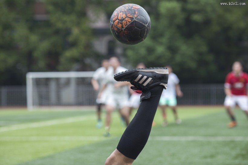 正在训练的足球运动员图片大全