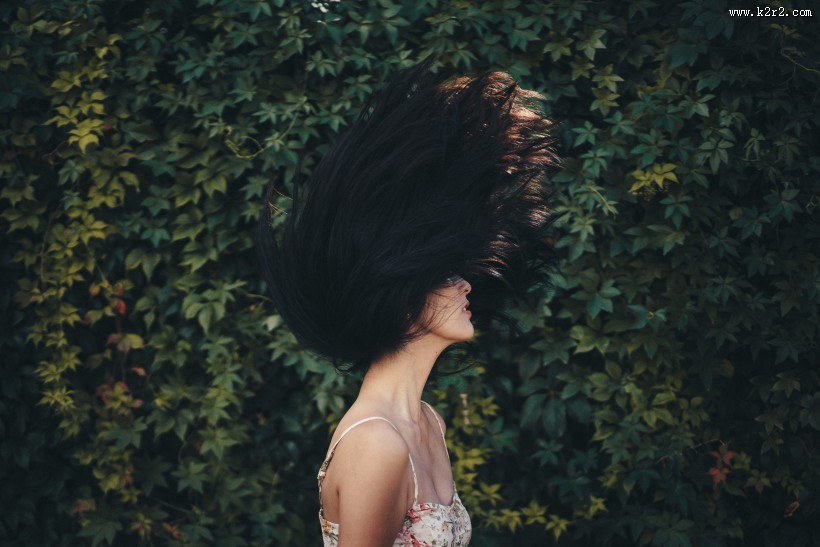 长发飘逸的美女图片