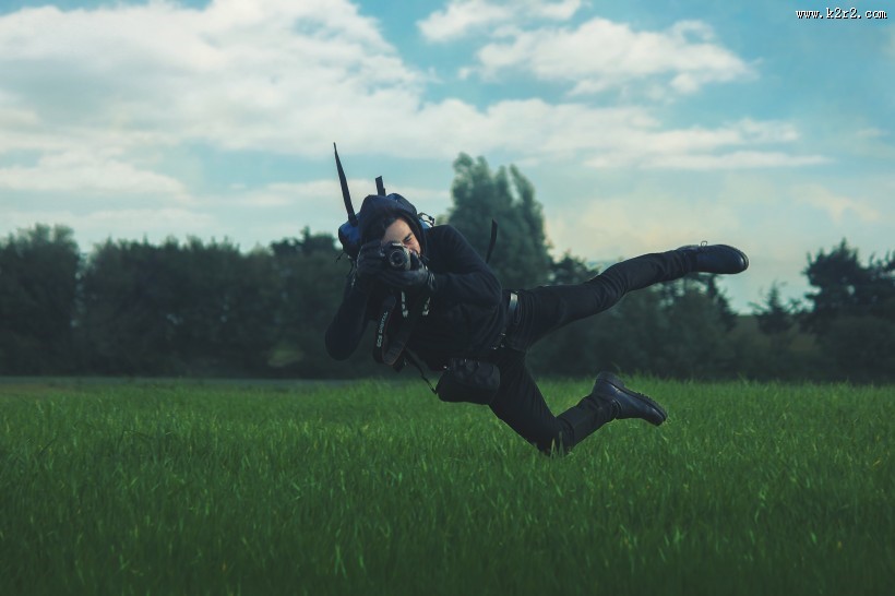 正在摄影的男子图片