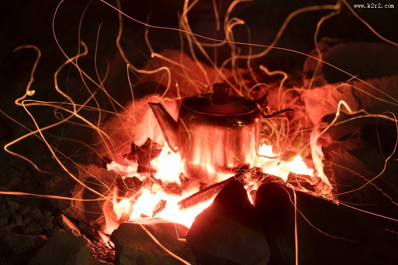 野外露营的篝火图片