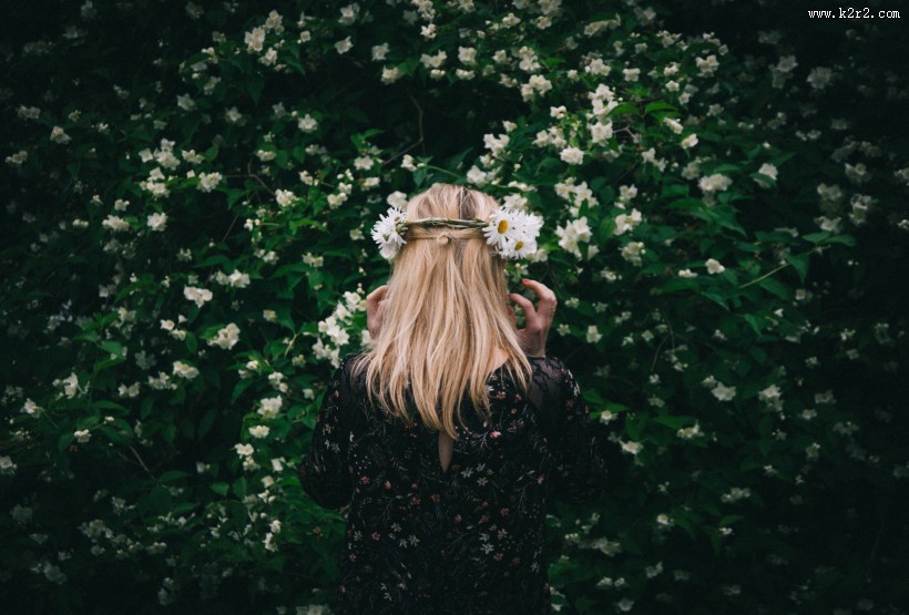 头上戴着花冠的美女图片大全