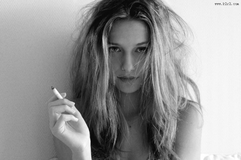 女性黑白照图片