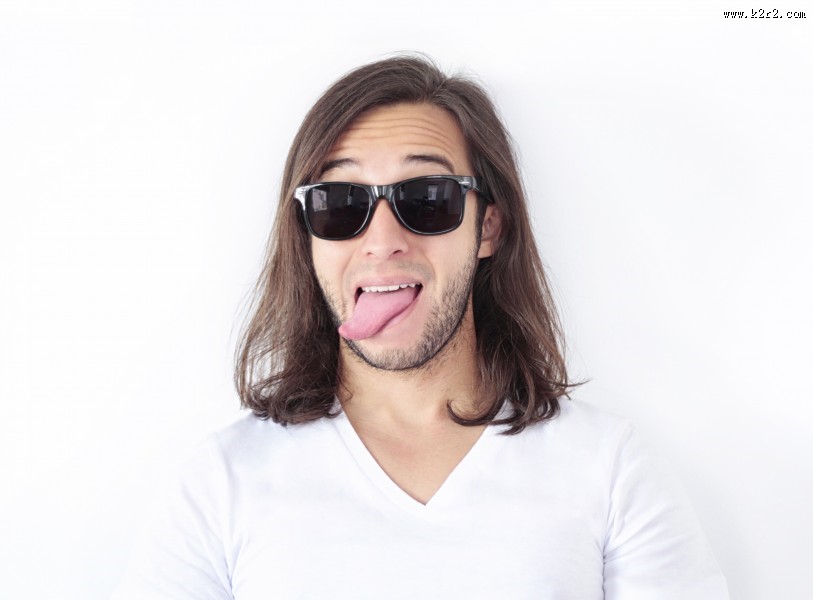 戴墨镜的男子图片