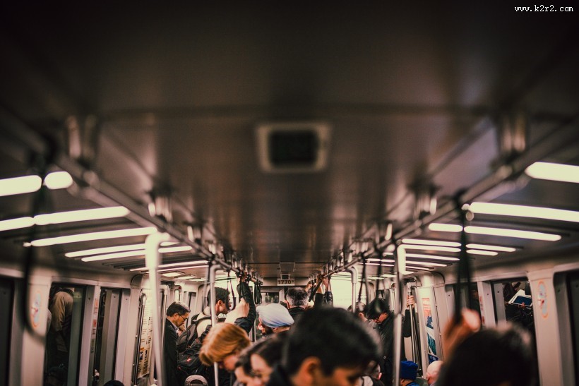 地铁中的人群图片大全