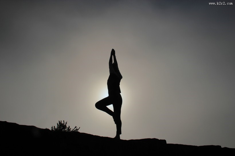 姿势优美的瑜伽图片