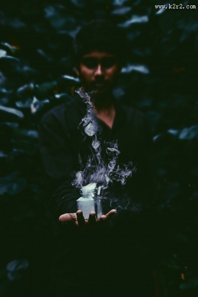 吸烟的男士图片