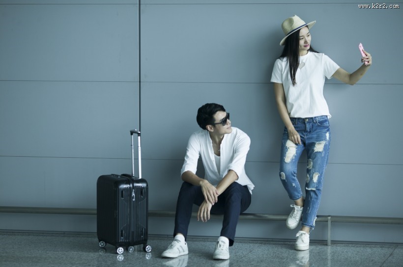 男女情侣情人节机场准备旅行图片