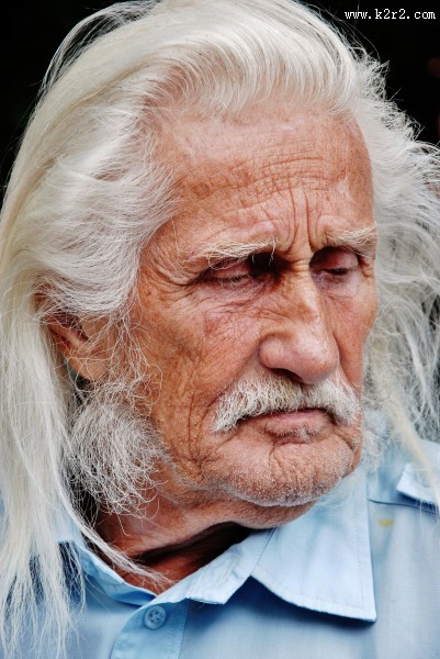 沧桑的老人图片