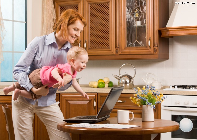 妈妈和宝贝在一起的开心时光图片