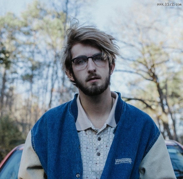 带着眼镜的男子图片大全