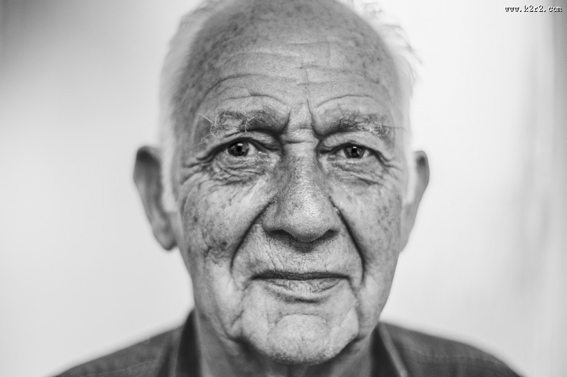 微笑的老年人图片